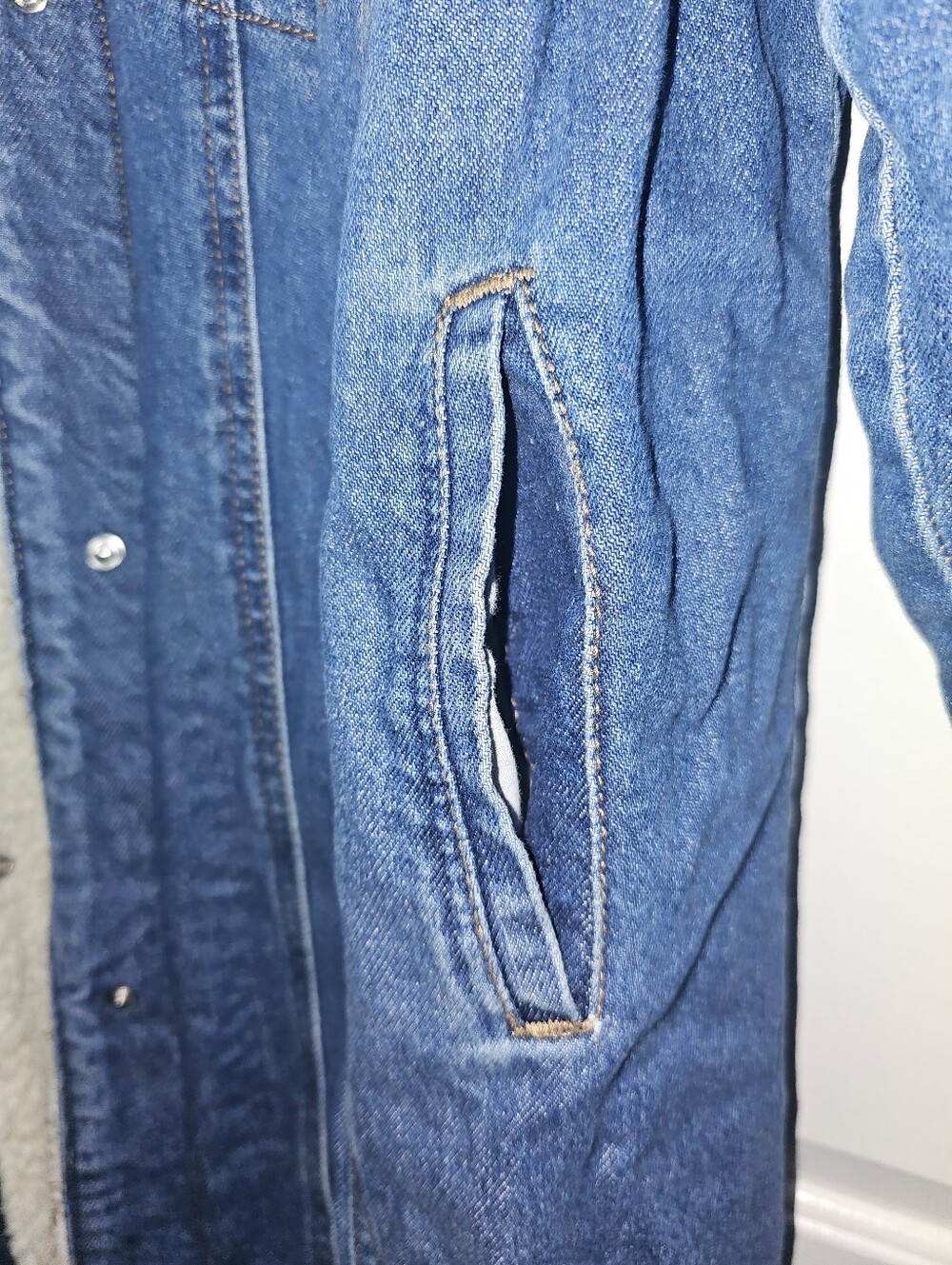 Universal Thread Women's Faux Shearling Long Denim Trucker Jacket - Picture 11 of 15